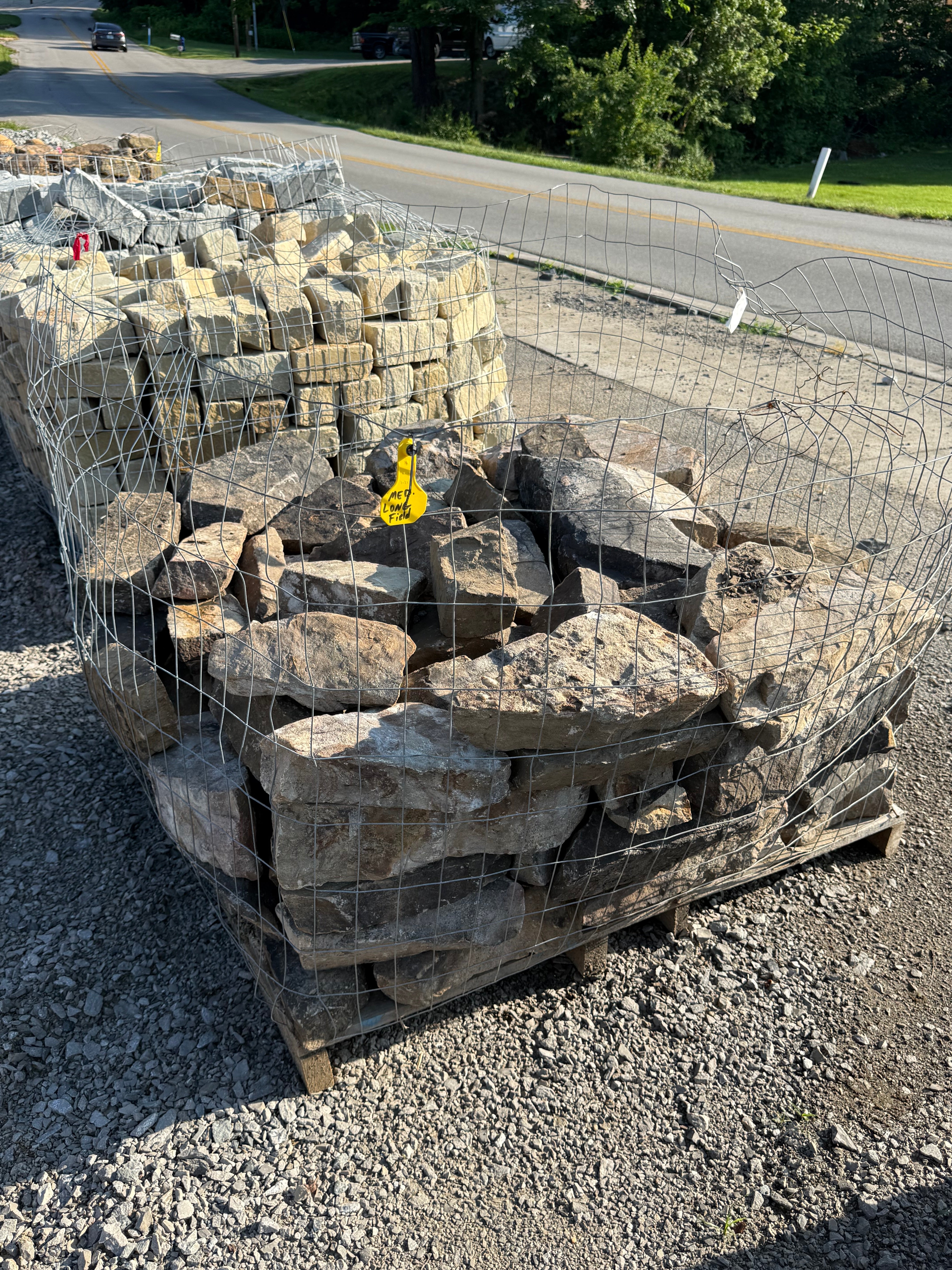 MEDIUM LONG FIELD STONE